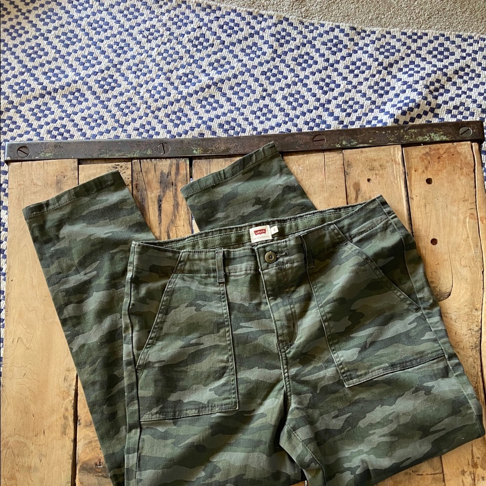 Levi’s camo denim pants size 6